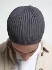 Серый мужская шапка