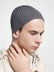 Серый мужская шапка