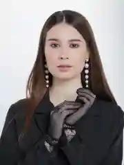 Сетчатые перчатки с черной кружевной отделкой