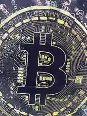 Футболка с изображением криптовалюты