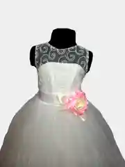 Белый нарядное детское платье