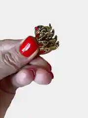 Красный заколка-краб металлическая