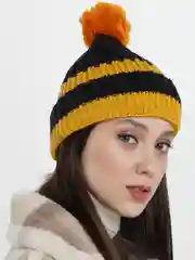 Желтый шапка женская зимняя на флисе с помпоном