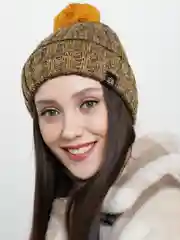Желтый шапка унисекс утепленная на флисе с помпоном