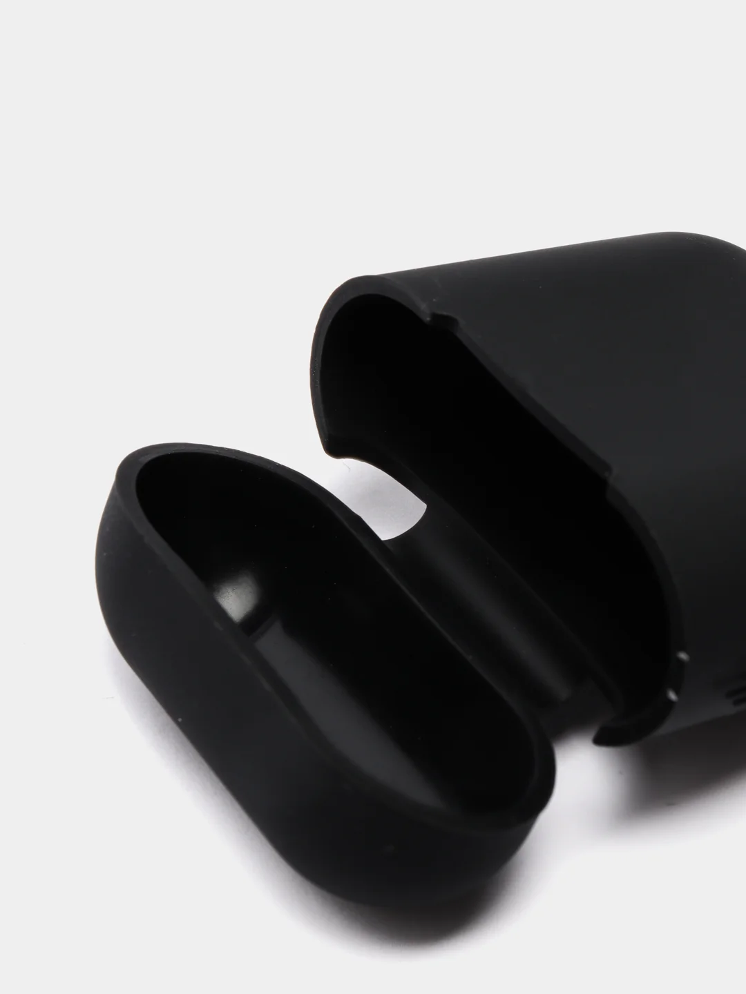 Черный чехол для беспроводных наушников AirPods