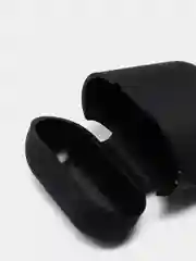 Черный чехол для беспроводных наушников AirPods