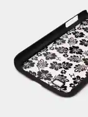 Черный чехол Samsung S4  пластиковый