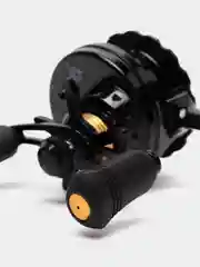 Катушка зимняя мультипликаторная инерционная Black Side Ice Zeal