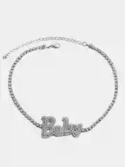 Цепь с надписью "BABY"