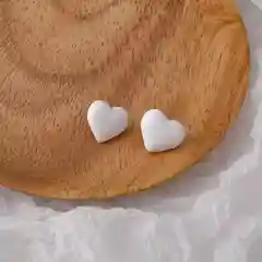 Белый серьги "Сердце" гвоздики