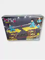 Зеленый конструктор "Игра в кальмара" 83-88 деталей и 8 разборных фигурок