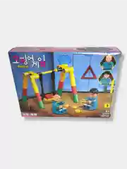 Красный конструктор "Игра в кальмара" 83-88 деталей и 8 разборных фигурок