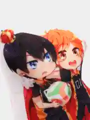 Багровый брелок-подушка "Мини Чиби" по аниме Волейбол, Атака титанов, Re:zero и другие