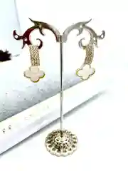 Золотой серьги Клевер