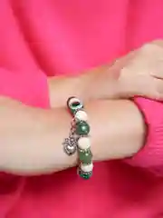 Зеленый браслет Романтика