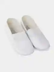 Белый чешки белые и чёрные