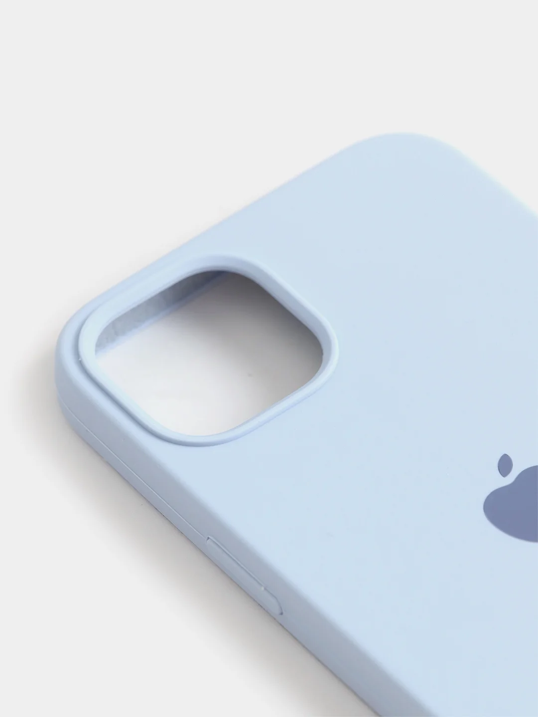 Светло-синий чехол Silicone Case для iPhone 13 с закрытым низом