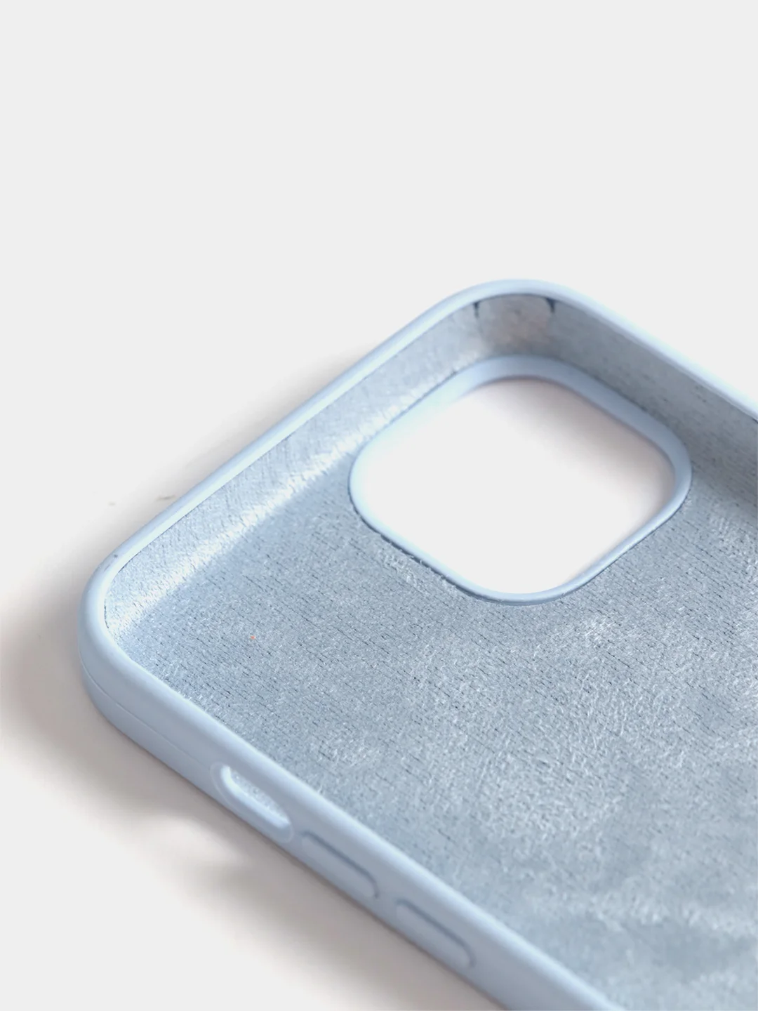 Светло-синий чехол Silicone Case для iPhone 13 с закрытым низом