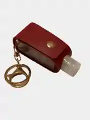 Бордовый брелок для антисептика