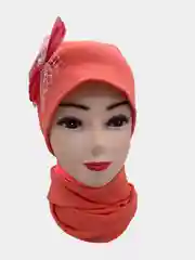 Молодежная шапка с хомутом