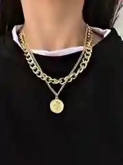 Многослойное колье с кулоном