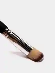 Кисть для тональных основ и кремовых текстур Triumph "HOME Professional"