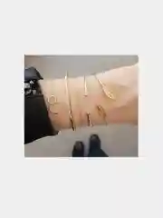 Набор браслетов на руку