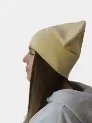Бежевый шапка женская