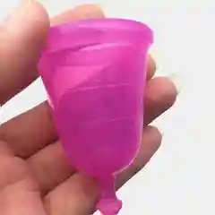 Менструальная чаша, сиреневая, с мешочком