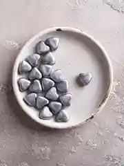 Серебряный сургуч в сердечках, 20 штук