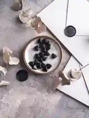 Черный сургуч в сердечках, 20 штук