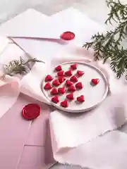 Красный сургуч в сердечках, 20 штук