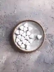 Белый сургуч в сердечках, 20 штук
