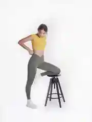 Приглушённый хаки спортивные лосины со сборкой на ягодицах