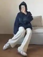 Худи на флисе со спущенными плечами