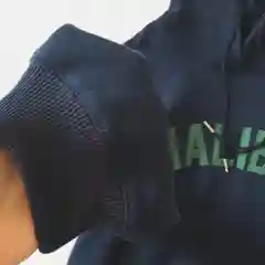 Худи на флисе со спущенными плечами