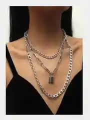 Трехслойное колье, с замочком
