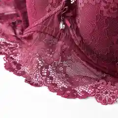 Бордовый кружевной комплект: бюстгальтер и трусики