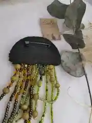 Зеленый брошь ручной работы "Медуза"