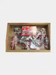 Красный конструктор "Желтый подъёмный кран" 694 детали и "Пожарная машина"  679
