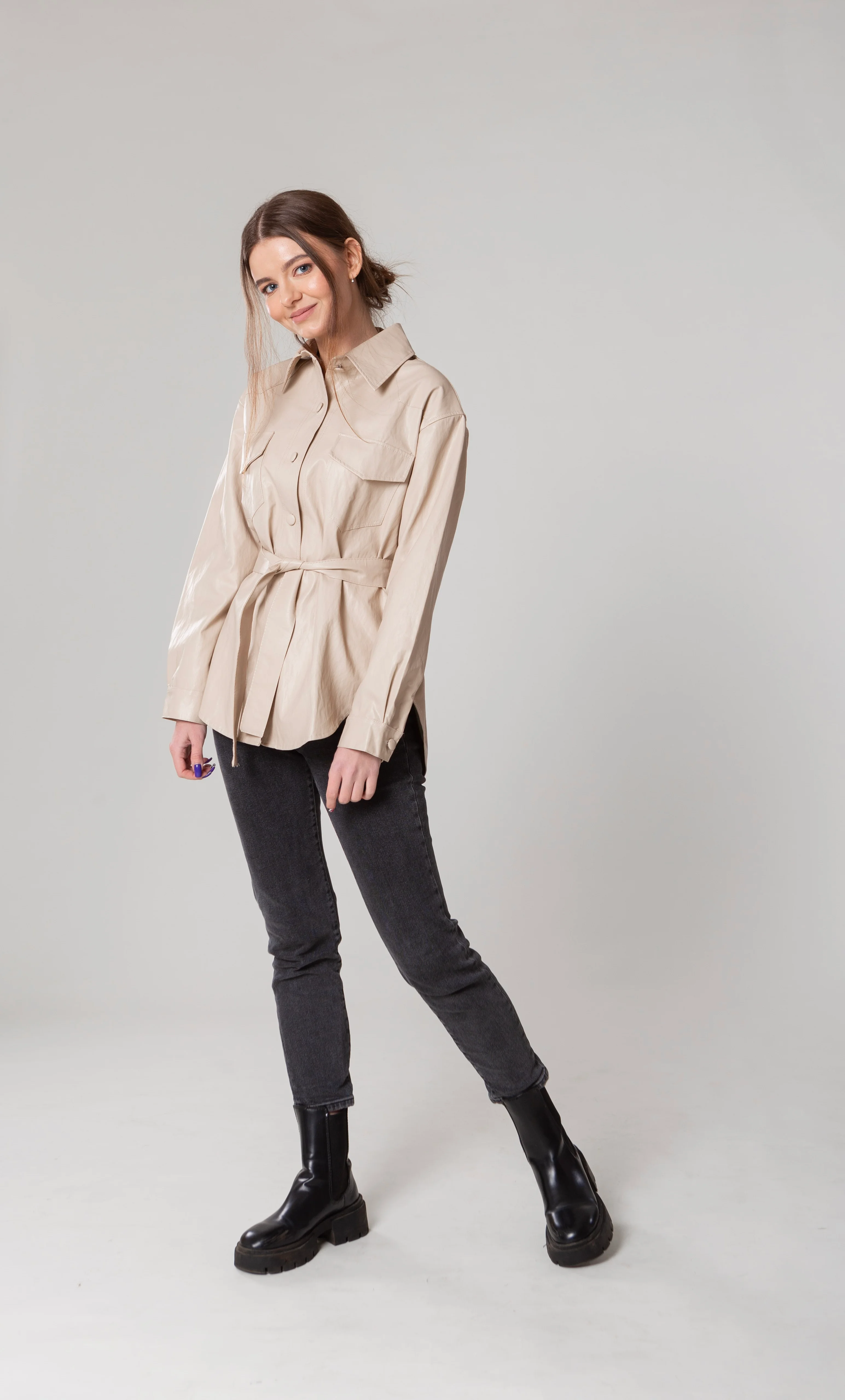 Рубашка женская кожаная с поясом oversize