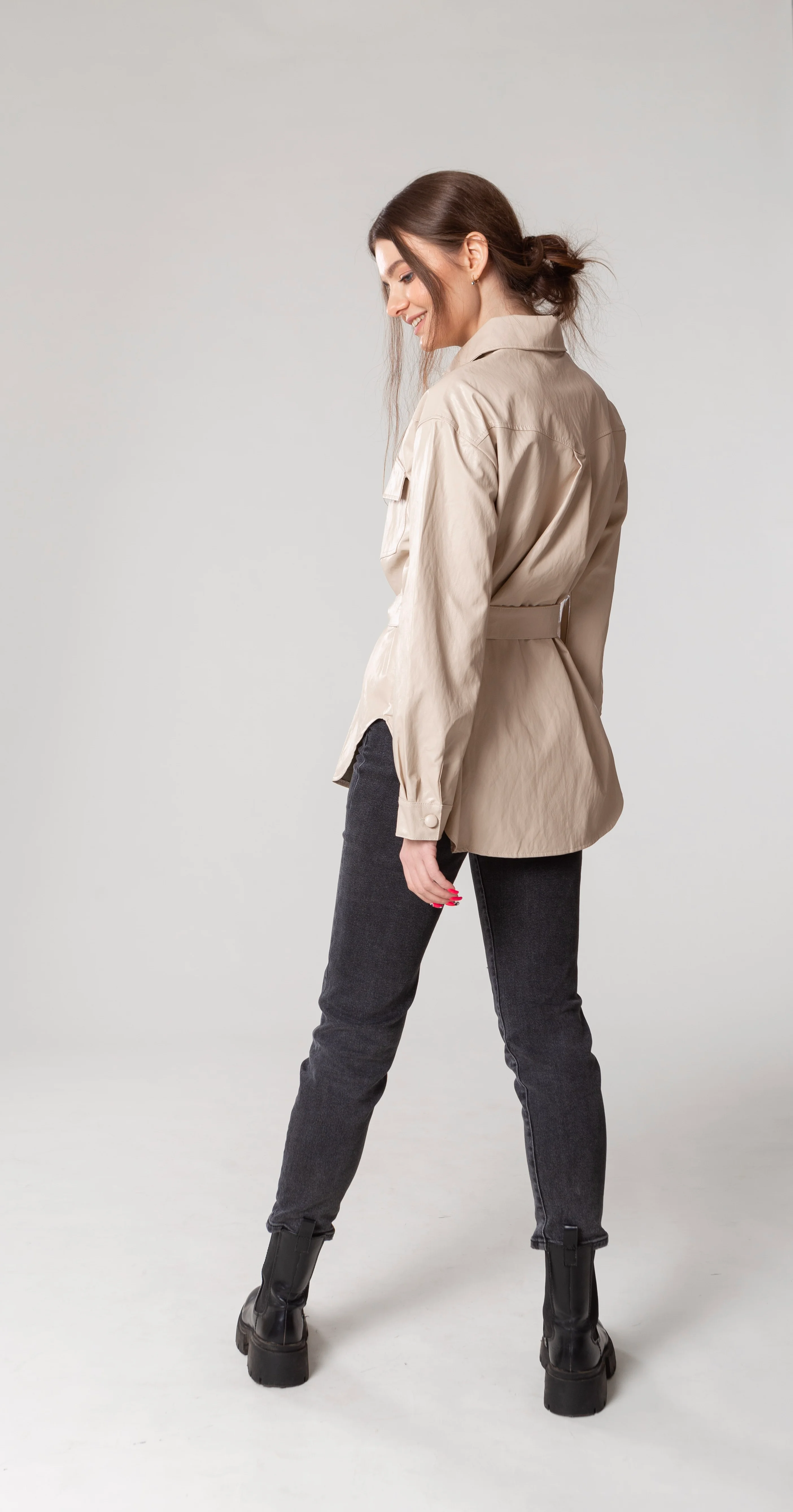 Рубашка женская кожаная с поясом oversize
