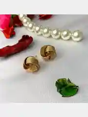Серьги-гвоздики