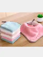 Салфетка из микрофибры для уборки дома