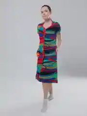 Красный халат на пуговицах