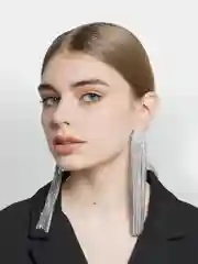 Длинные серьги со стразами