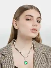 Ожерелье с зеленым сердцем