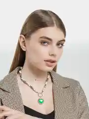 Ожерелье с зеленым сердцем