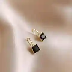 Черный серьги с цветным камнем