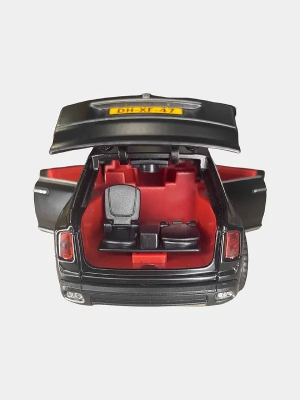 Белый металлическая модель машины Rolls-Royce CULLINAN